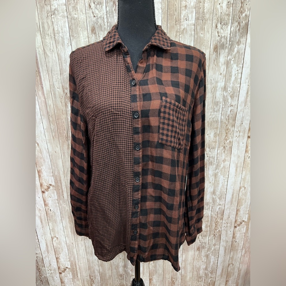 beachlunchlounge‎ Women's Plaid Button Down Shirt - Size L